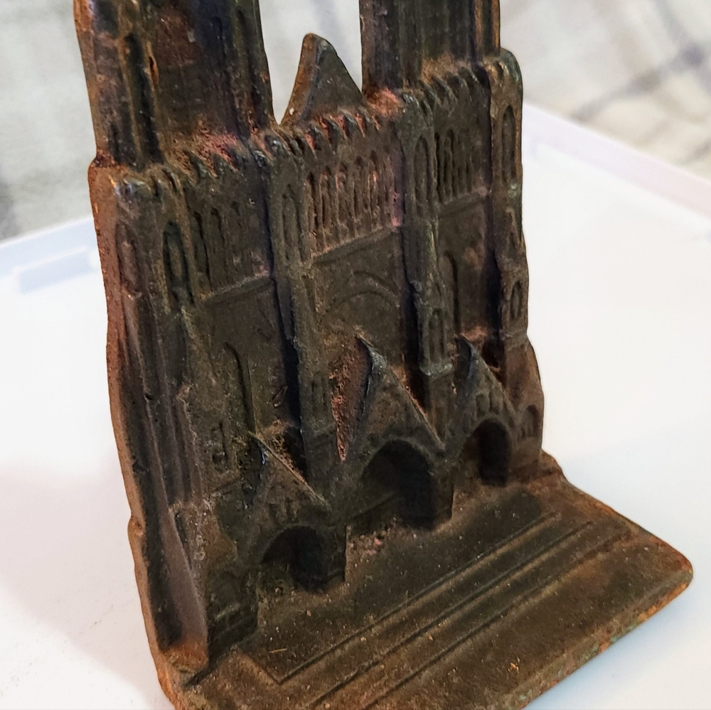 Single Bookend Antique Cast Iron Bronze Ornate Detailing Notre Dame Cathedral - Picture 15 of 16
